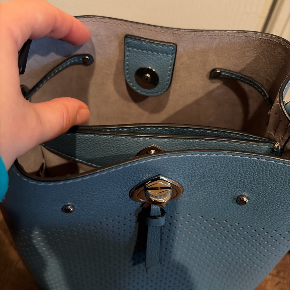 Elegant Blue Bucket Shoulder Bag - Picture 7 of 9